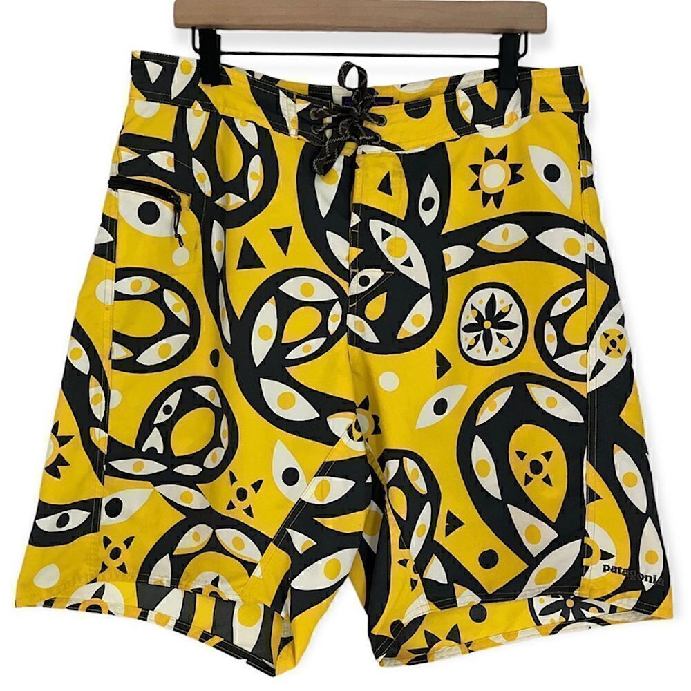Patagonia Men’s Board Shorts in Yellow and Grey Geometric Pattern‎ Size 34